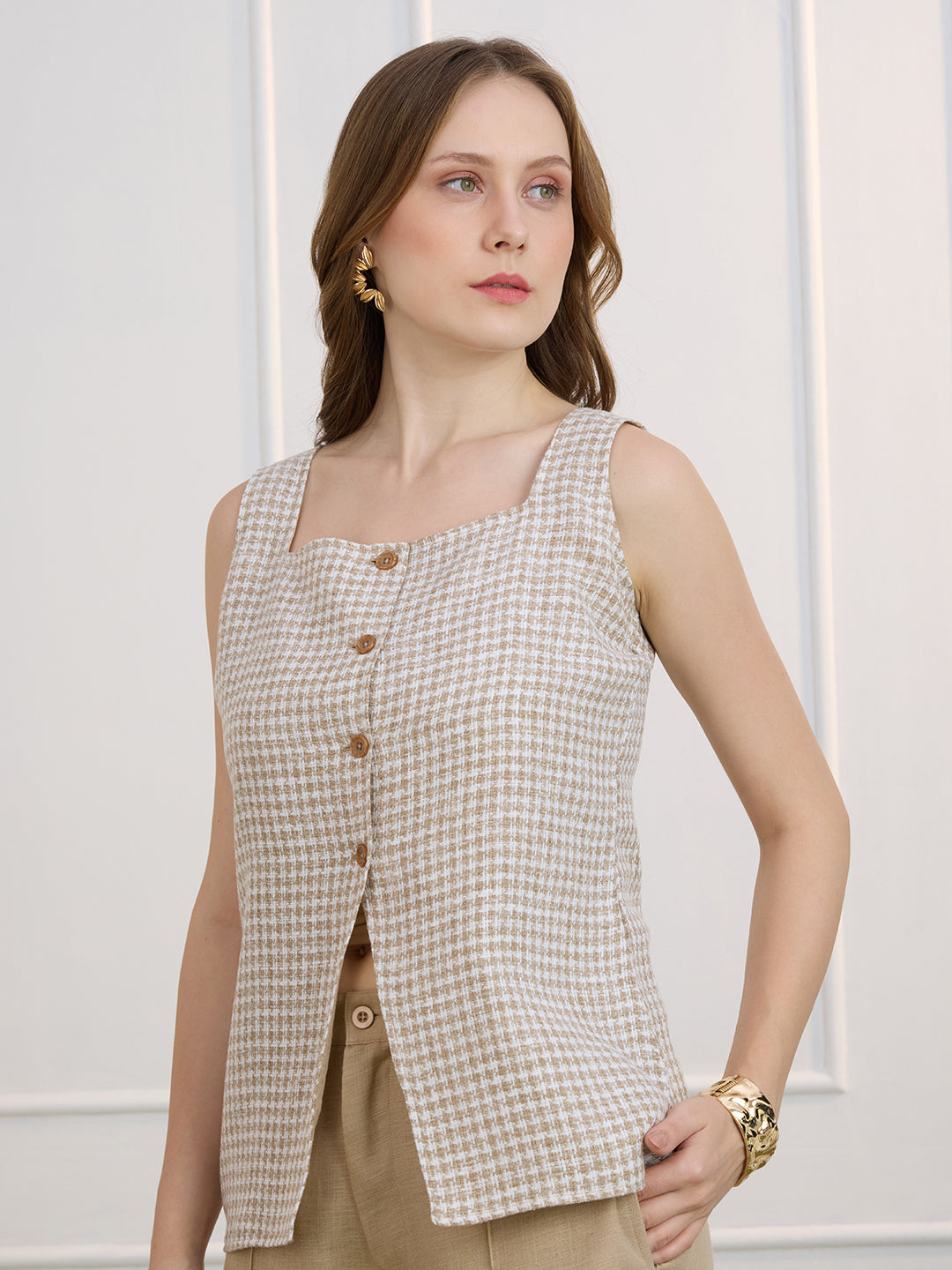 ZIYA IN BEIGE COLOR SLEEVELESS TOP