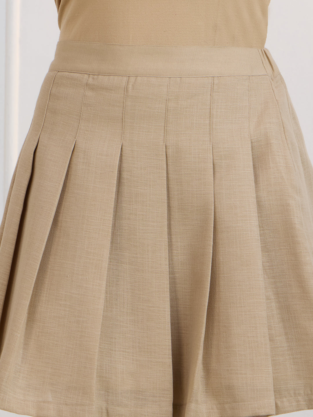 ZOE IN BEIGE PLEATED SKIRT