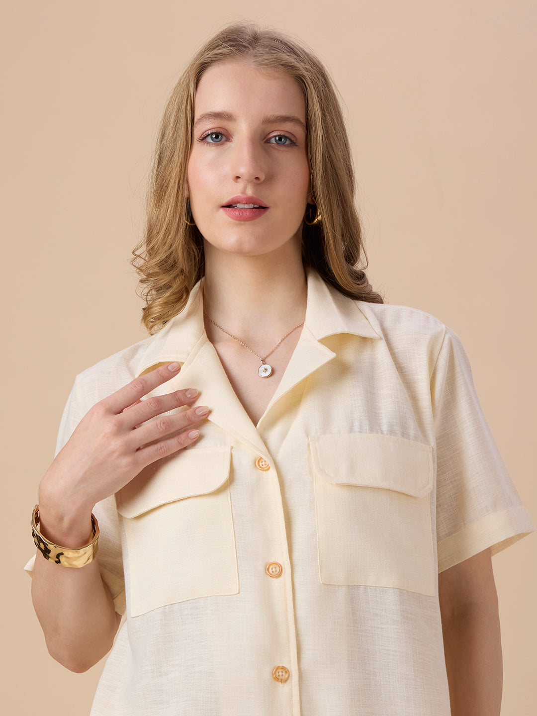 TAYLOR IN CAMP-COLLAR SHIRT WITH POCKETS CREAM