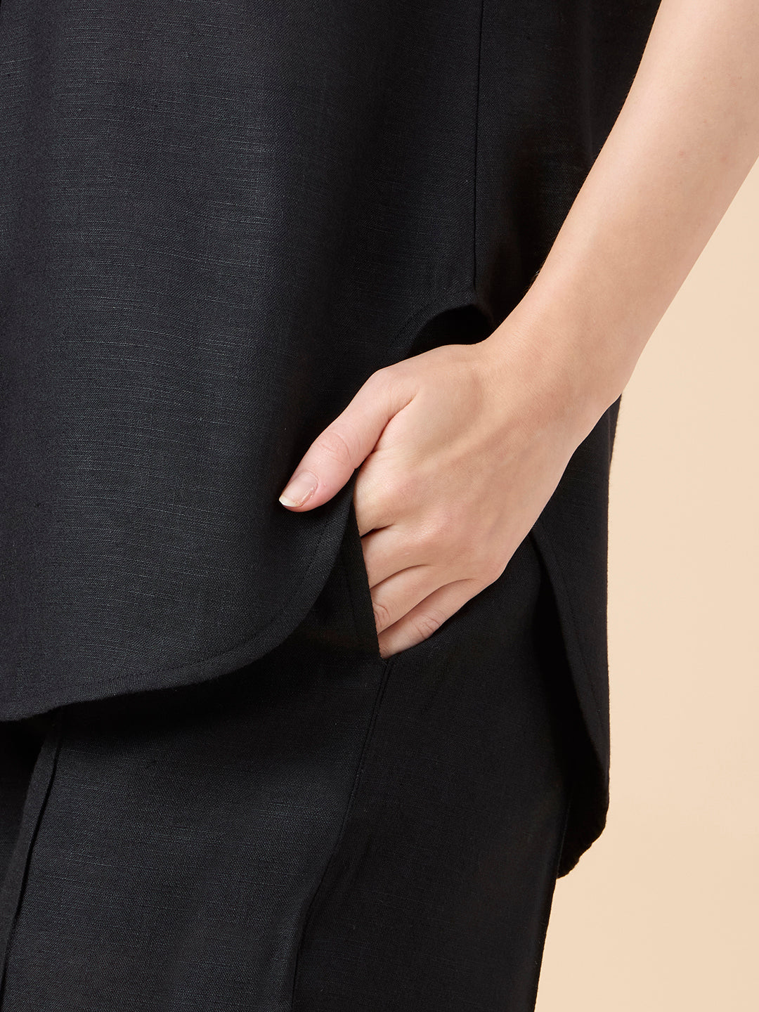 TAYLOR IN CAMP-COLLAR SHIRT WITH POCKETS BLACK
