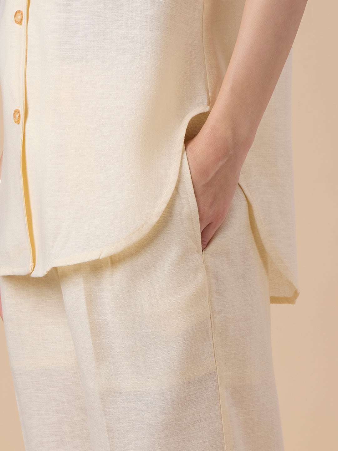 TAYLOR IN CAMP-COLLAR SHIRT WITH POCKETS CREAM