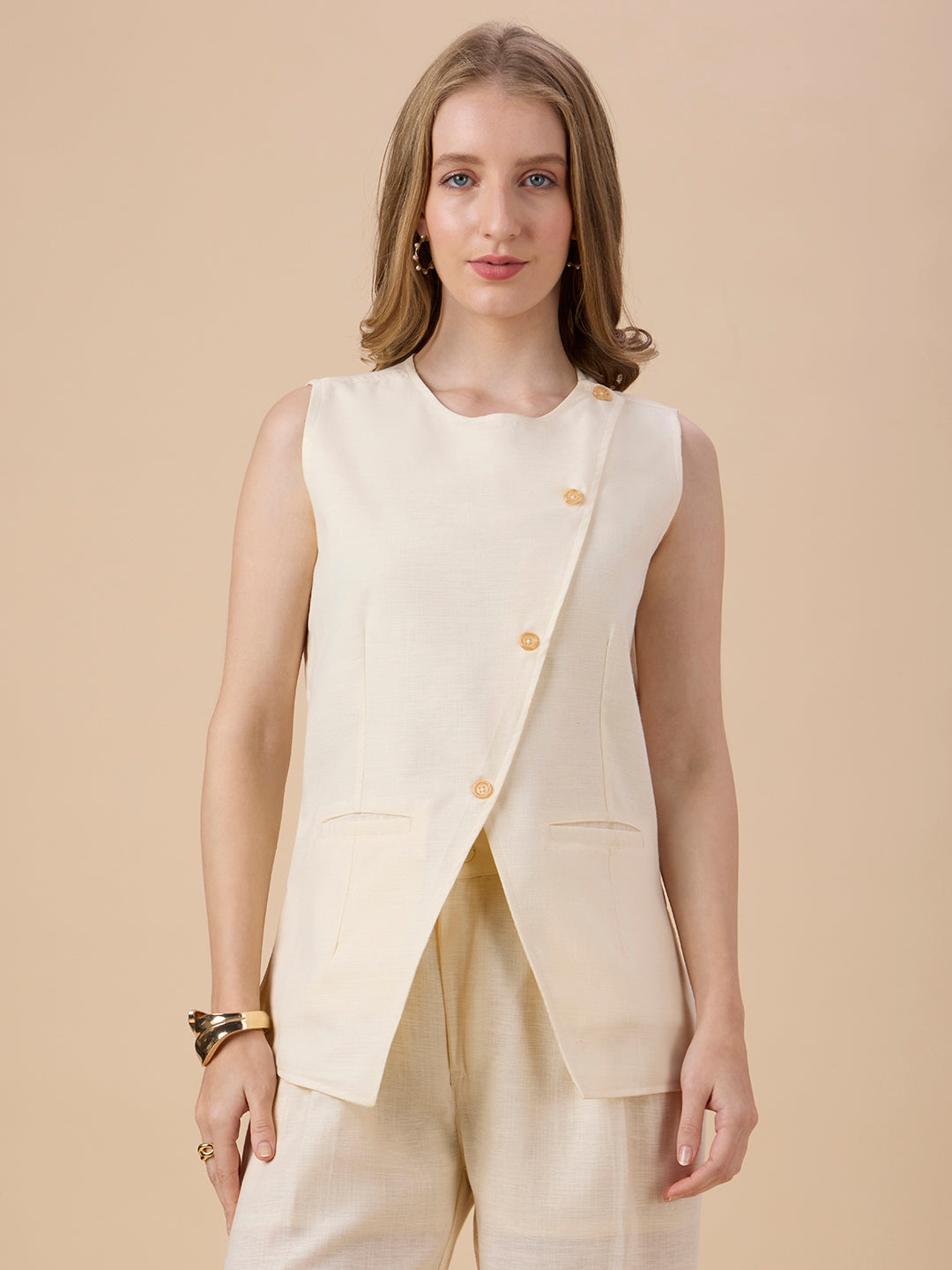 SASHA IN CREAM WAISTCOAT