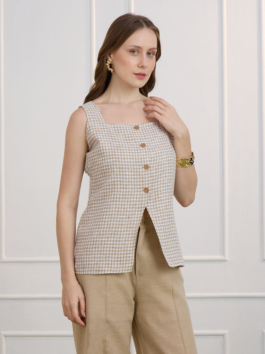 ZIYA IN BEIGE COLOR SLEEVELESS TOP