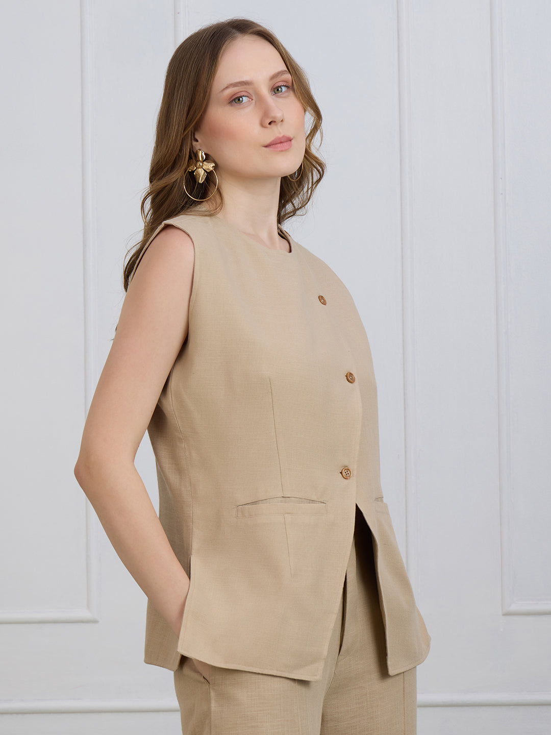SASHA IN BEIGE WAISTCOAT