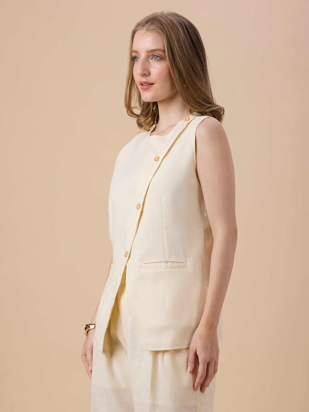 SASHA IN CREAM WAISTCOAT