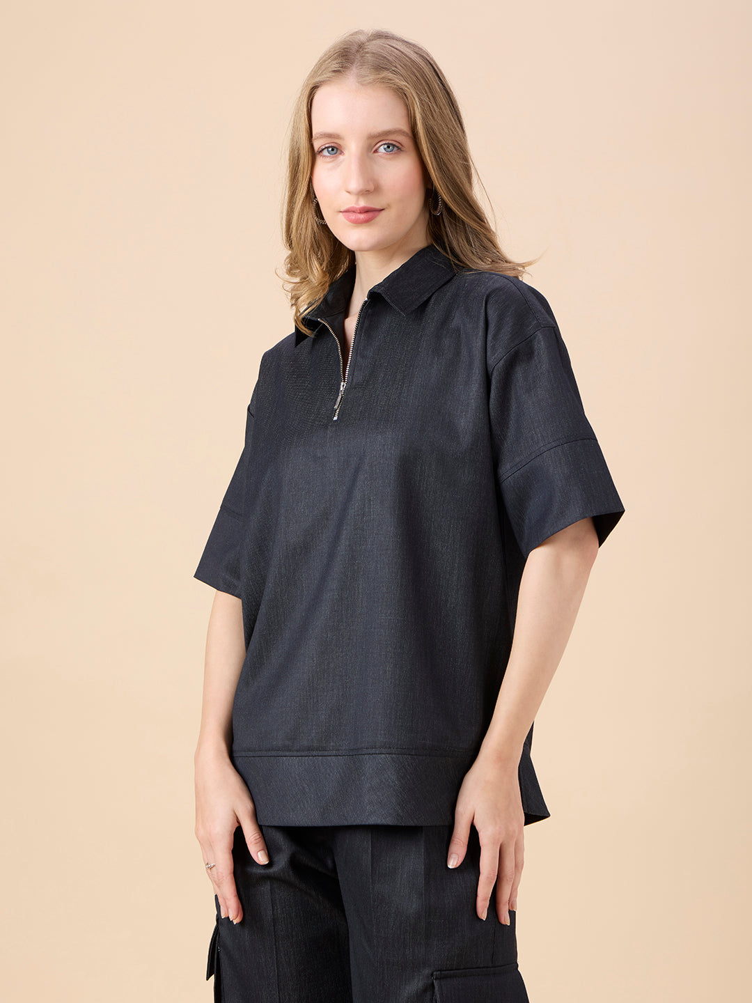 MILEY IN MIDNIGHT COLOR ZIPPER TOP